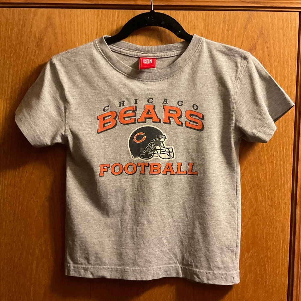 Kid’s NFL Chicago Bears Football Graphic Gray Short Sleeve T-Shirt.